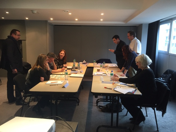 Le premier groupe qui réalise la formation.