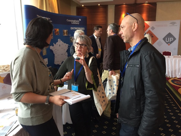 Mme Dorra HAMMAMI avec Mme Catherine CHOQUER et Mr Yves MARJOLET Mme Dorra HAMMAMI avec Mme Catherine CHOQUER et Mr Yves MARJOLET